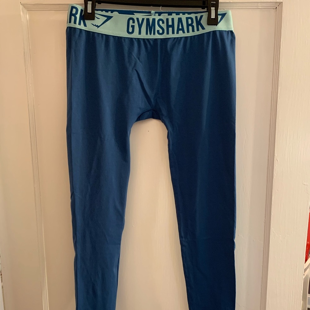 Gym shark leggings